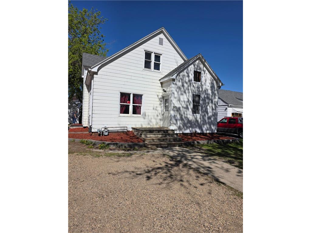 901 Church Avenue Worthington MN 56187 7069795 image1