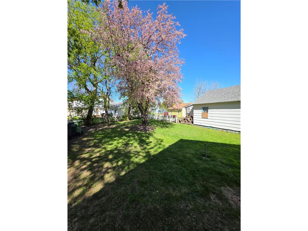 901 Church Avenue Worthington MN 56187 7069795 image2