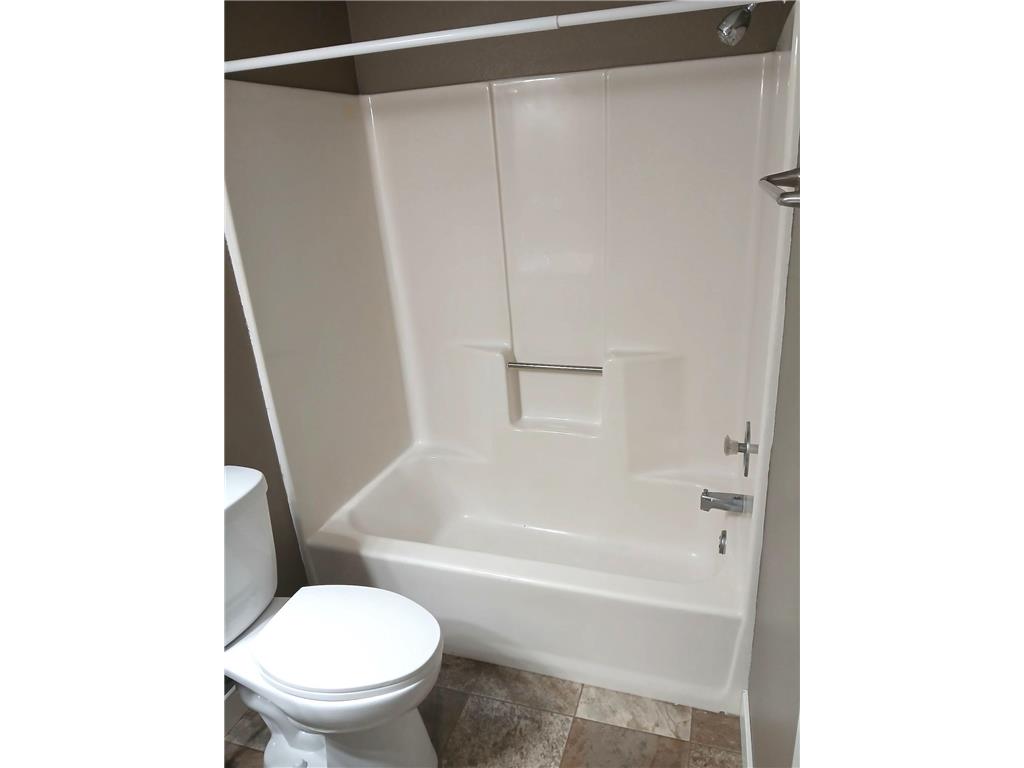 901 Country Club Drive #204 Marshall MN 56258 6802725 image8