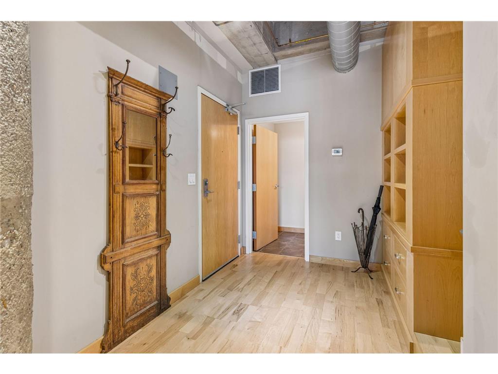 901 N 3rd #414 Minneapolis MN 55401 7072115 image10