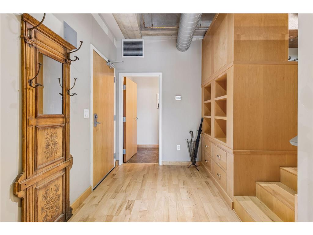 901 N 3rd #414 Minneapolis MN 55401 7072115 image11
