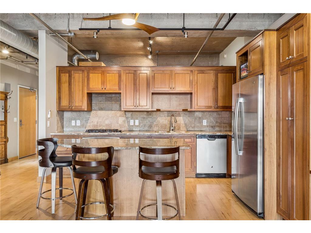901 N 3rd #414 Minneapolis MN 55401 7072115 image16