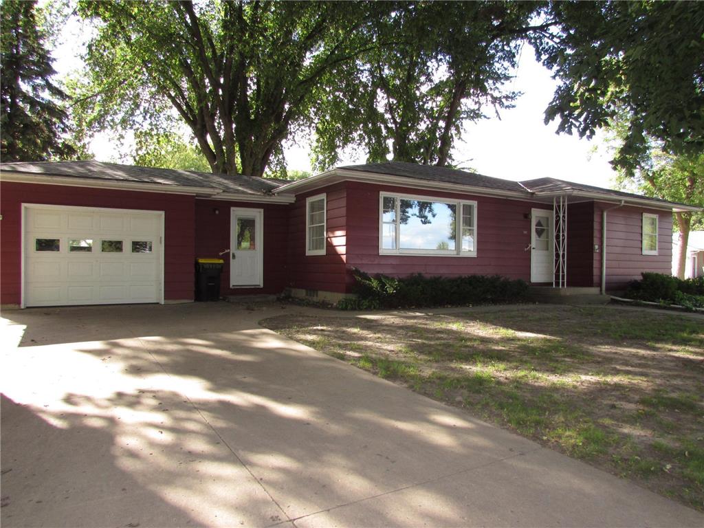 902 11th Street S Saint James MN 56081 6777559 image1