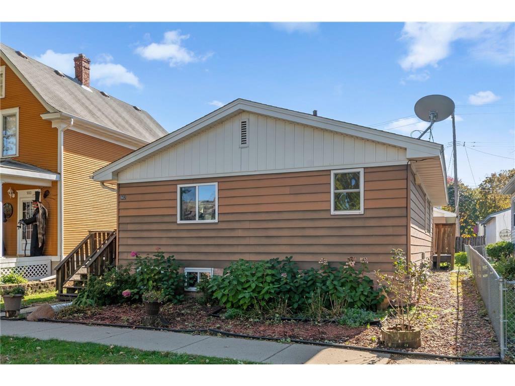 902 James Avenue Saint Paul MN 55102 6799137 image1