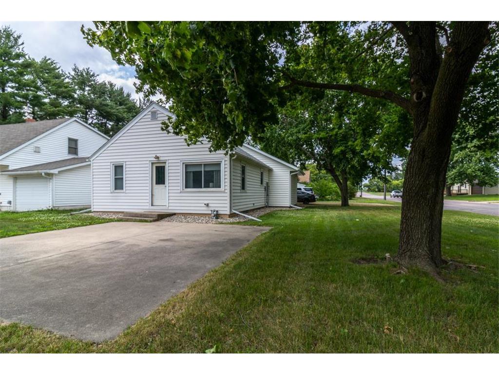 903 2nd Street SW Madelia MN 56062 7103439 image1