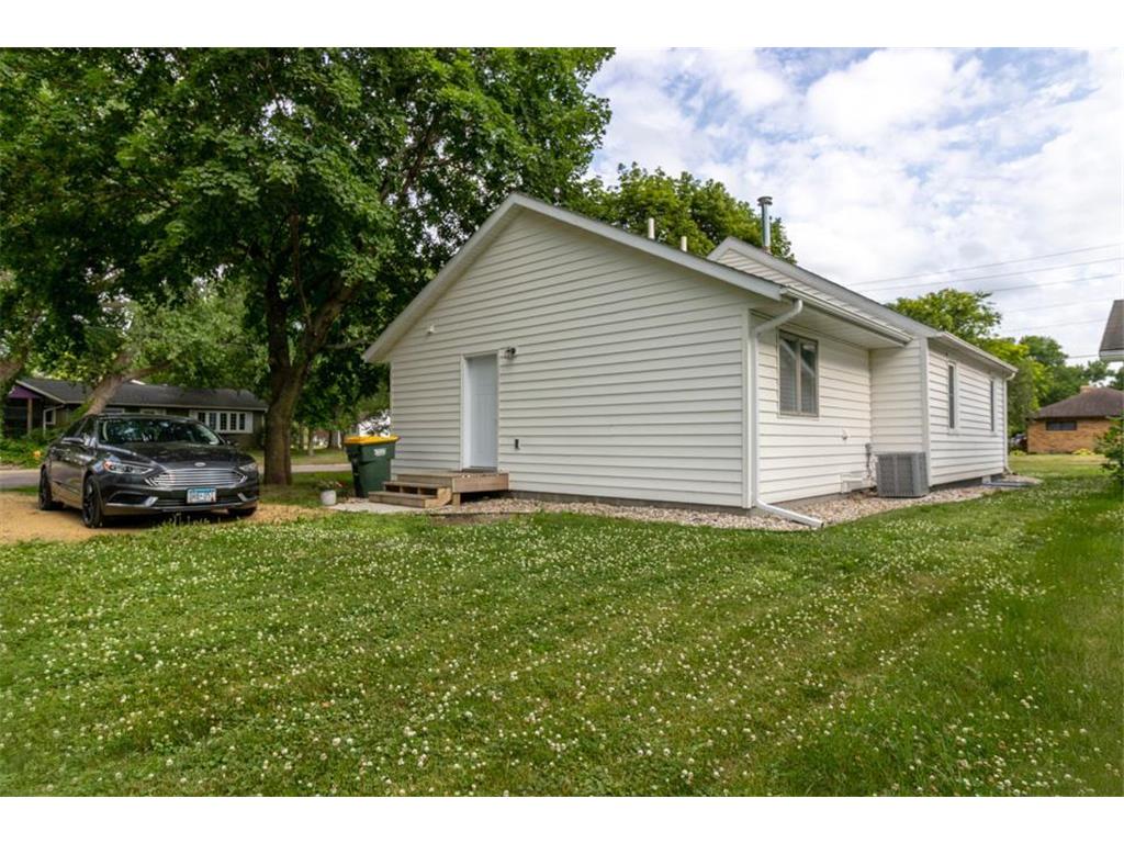 903 2nd Street SW Madelia MN 56062 7103439 image31