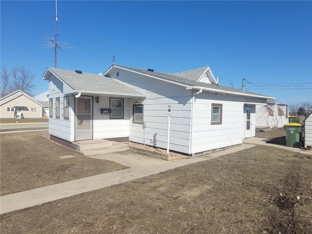 904 2nd Street SE, Pipestone, MN, 56164 MLS 9086119 Edina Realty