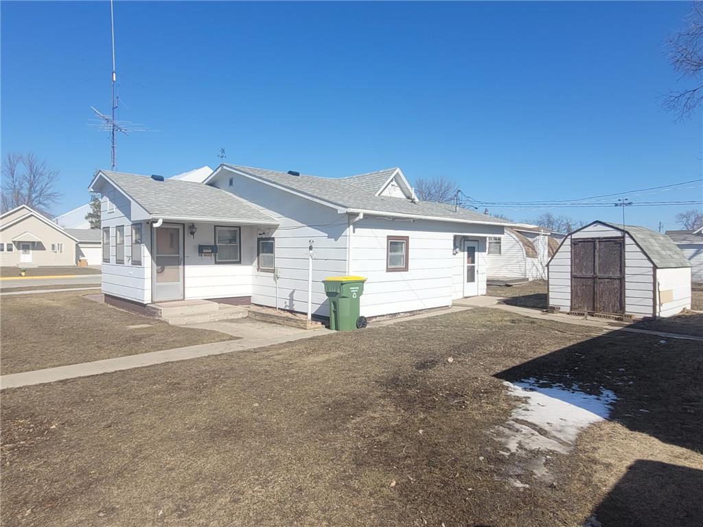 904 2nd Street SE, Pipestone, MN, 56164 MLS 9086119 Edina Realty