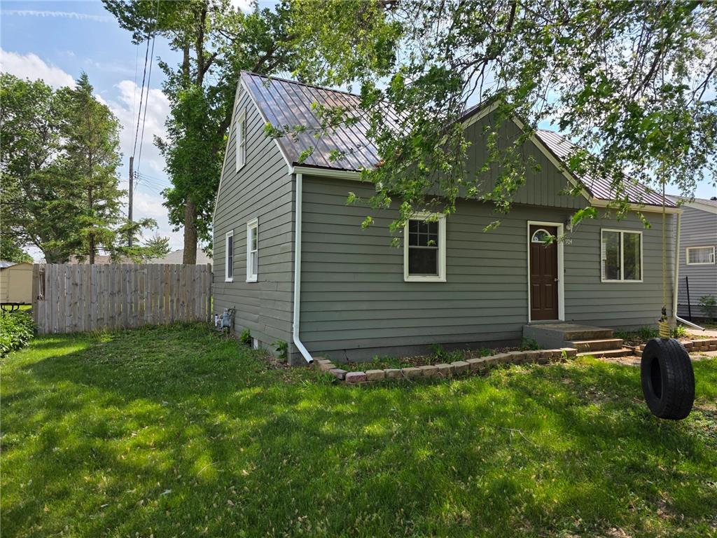 904 6th Street SW Pipestone MN 56164 6807696 image1