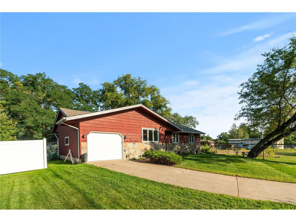 904 8th Avenue N Princeton MN 55371 6395371 image1