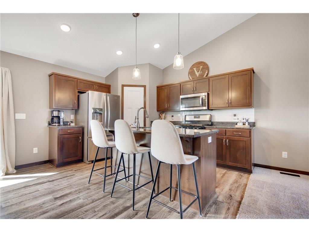 904 Palm Circle Annandale MN 55302 7033120 image3