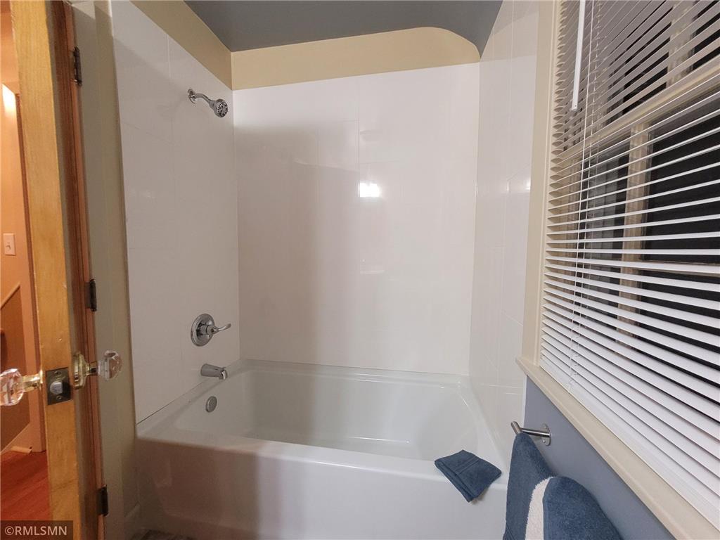 905 Carver Street N Winthrop MN 55396 6747682 image48