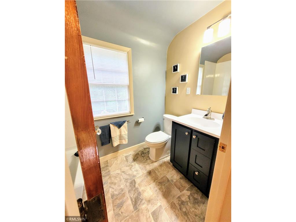905 Carver Street N Winthrop MN 55396 7101209 image23