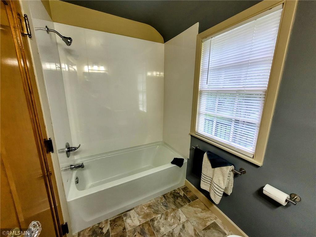 905 Carver Street N Winthrop MN 55396 7101209 image24