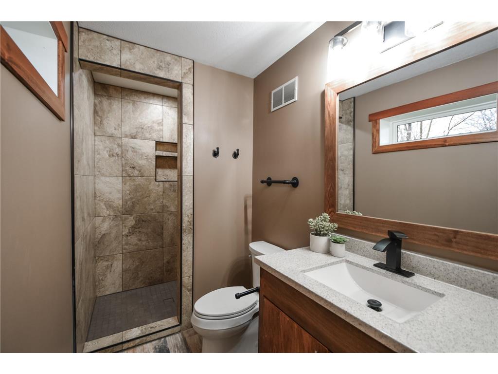 905 Larson Drive Zumbrota MN 55992 7044003 image11