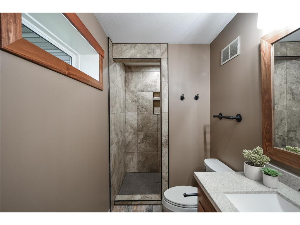 905 Larson Drive Zumbrota MN 55992 7044003 image13