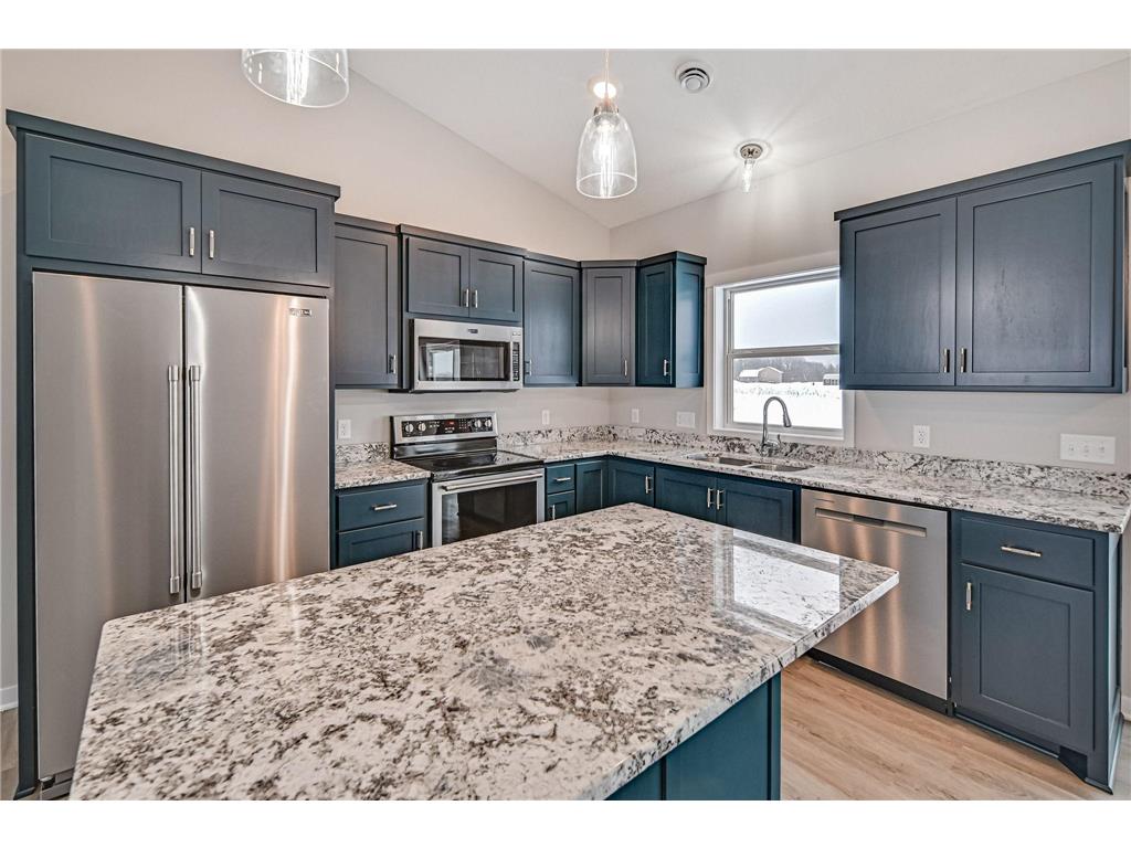 905 W 2nd Street Rush City MN 55069 6806693 image4