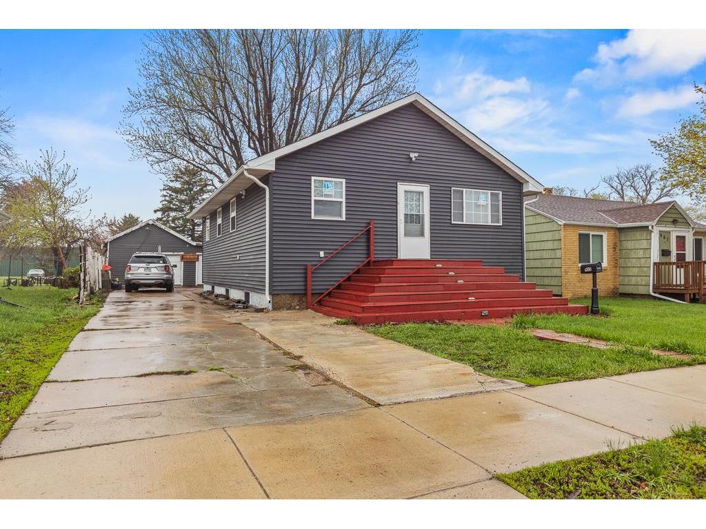 905 W Main Street Marshall MN 56258 7006500 image1
