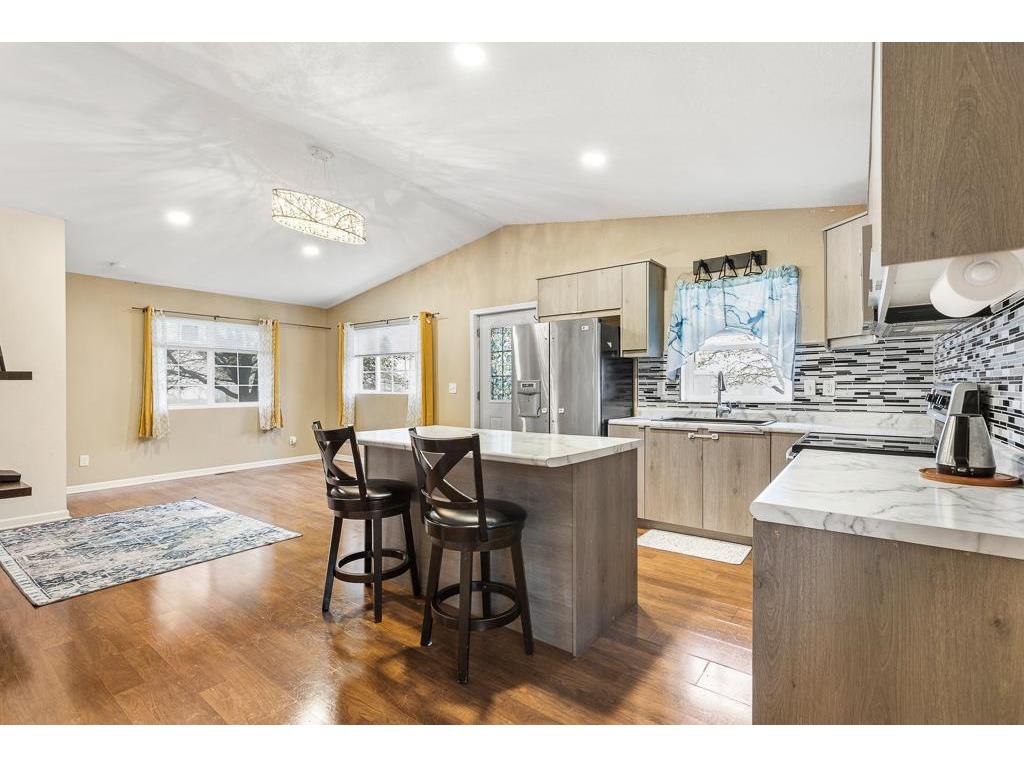 905 W Main Street Marshall MN 56258 7006500 image12