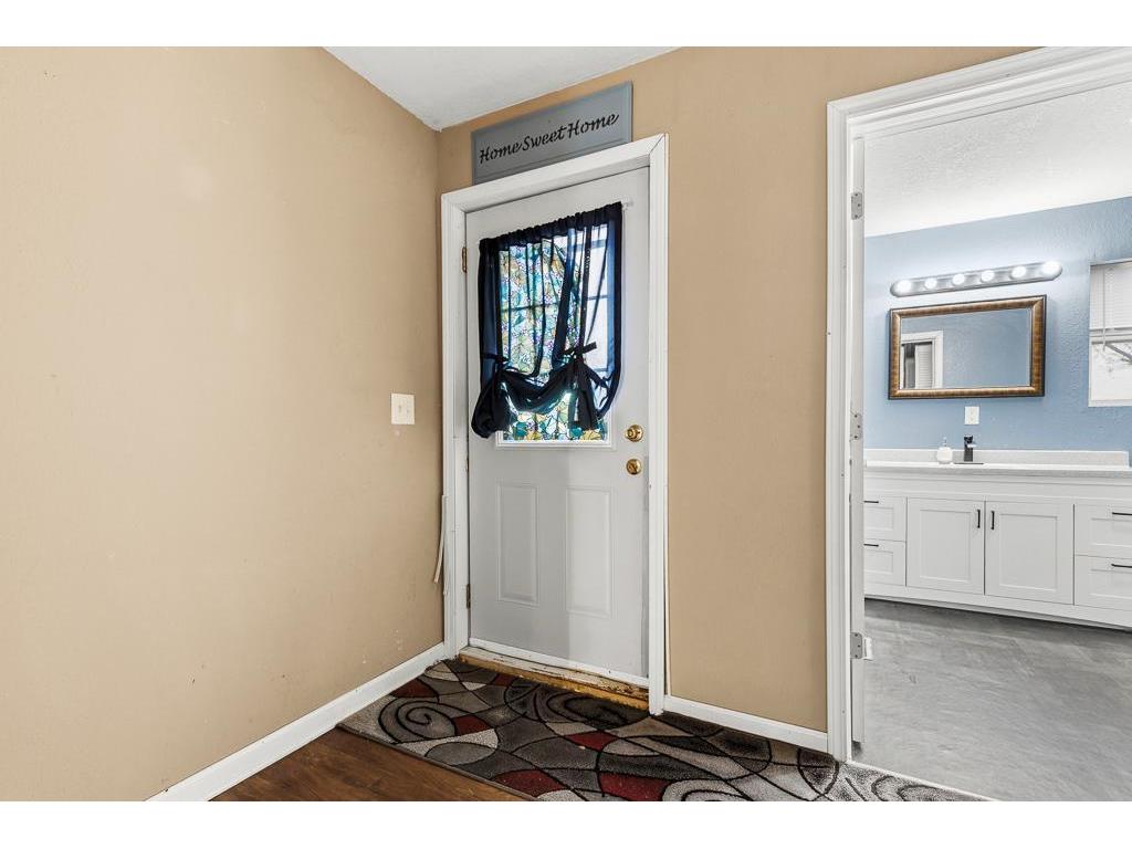 905 W Main Street Marshall MN 56258 7006500 image16