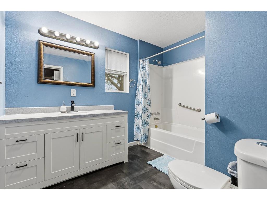 905 W Main Street Marshall MN 56258 7006500 image18