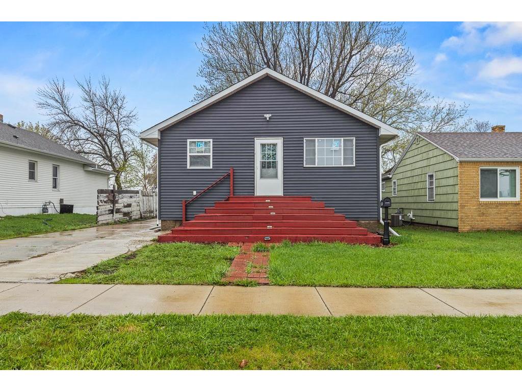 905 W Main Street Marshall MN 56258 7006500 image2