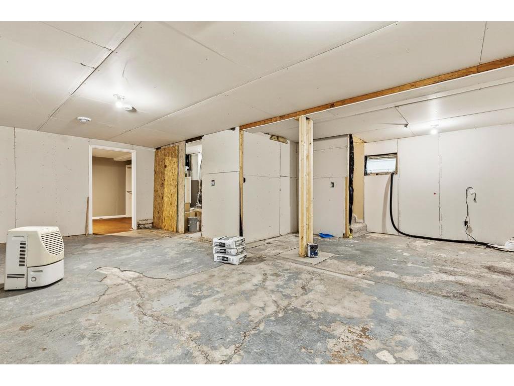 905 W Main Street Marshall MN 56258 7006500 image32