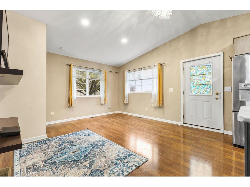 905 W Main Street Marshall MN 56258 7006500 image8
