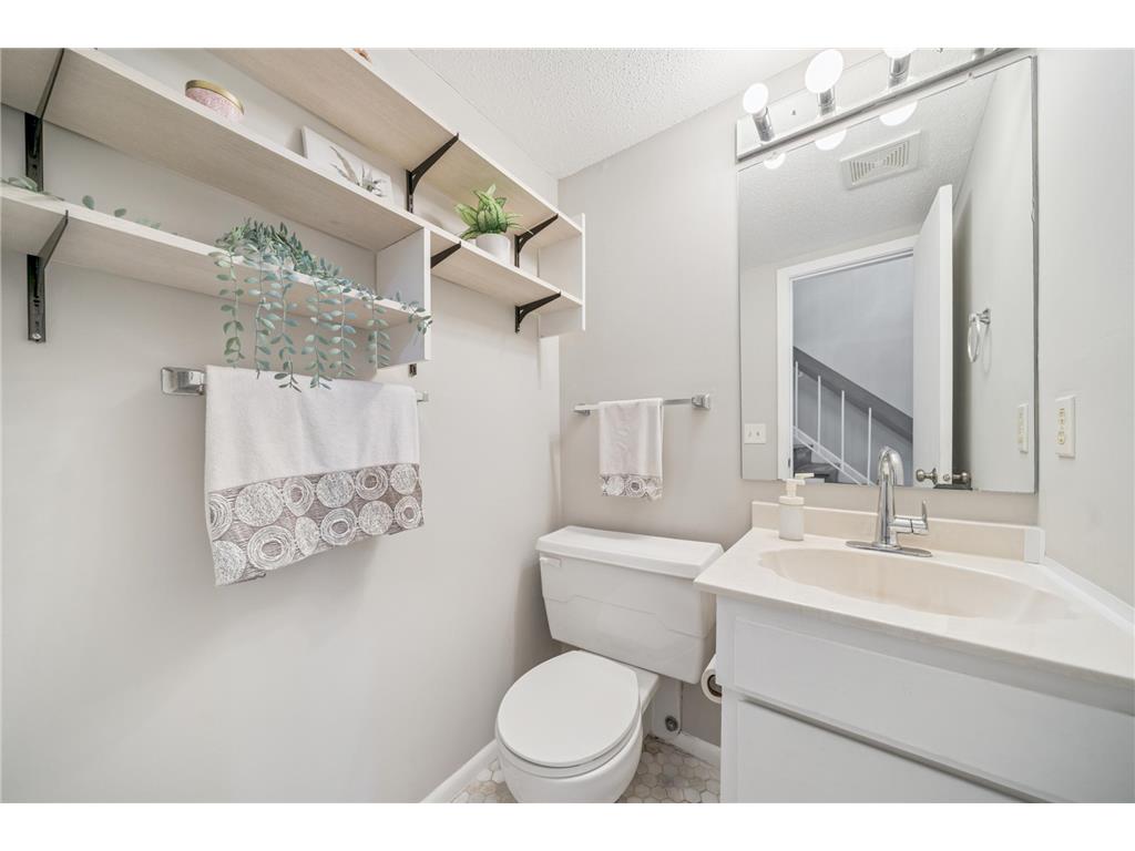 9052 Neill Lake Road #B Eden Prairie MN 55347 6769756 image25