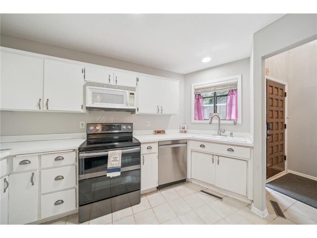 9052 Neill Lake Road #B Eden Prairie MN 55347 6769756 image27