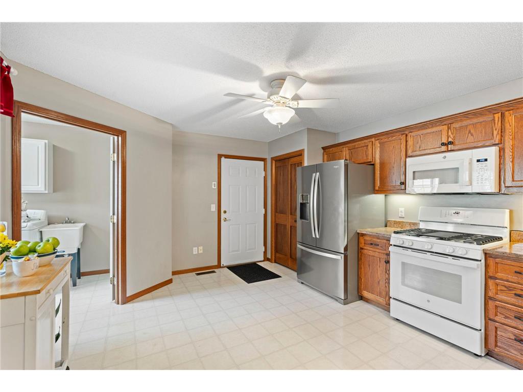9052 Terra Verde Trail Eden Prairie MN 55347 - Staring 7064101 image10