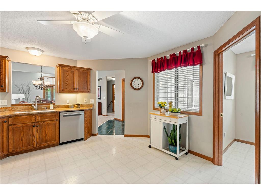 9052 Terra Verde Trail Eden Prairie MN 55347 - Staring 7064101 image11