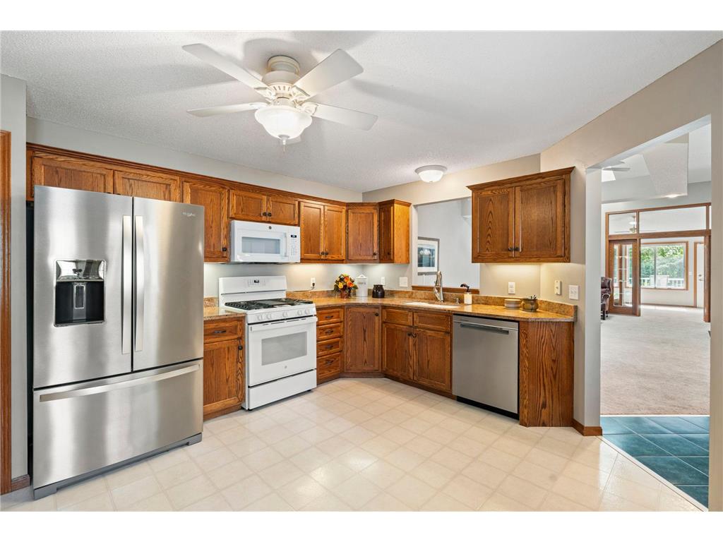 9052 Terra Verde Trail Eden Prairie MN 55347 - Staring 7064101 image9