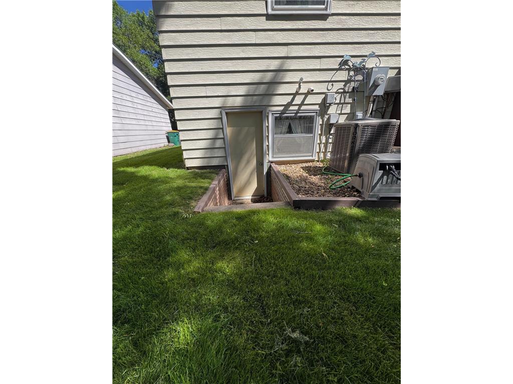 906 Birch Street Marshall MN 56258 7086166 image20