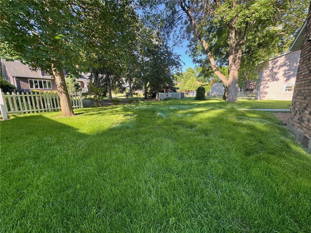 906 Birch Street Marshall MN 56258 7086166 image26