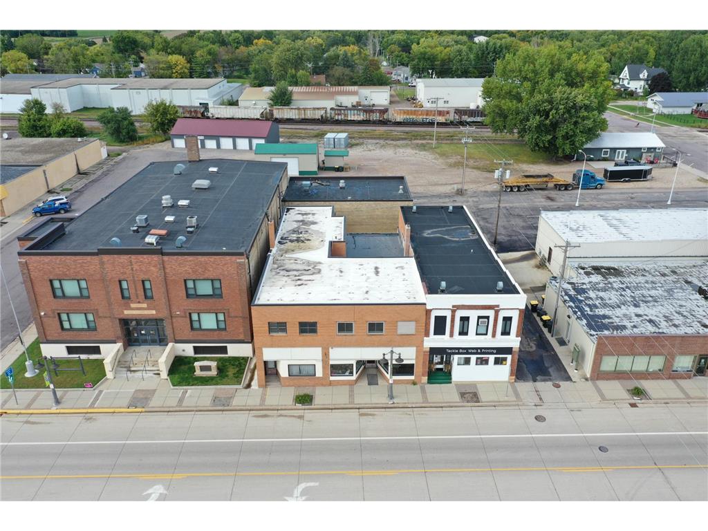 906 W Lincoln Avenue Olivia MN 56277 6805385 image1