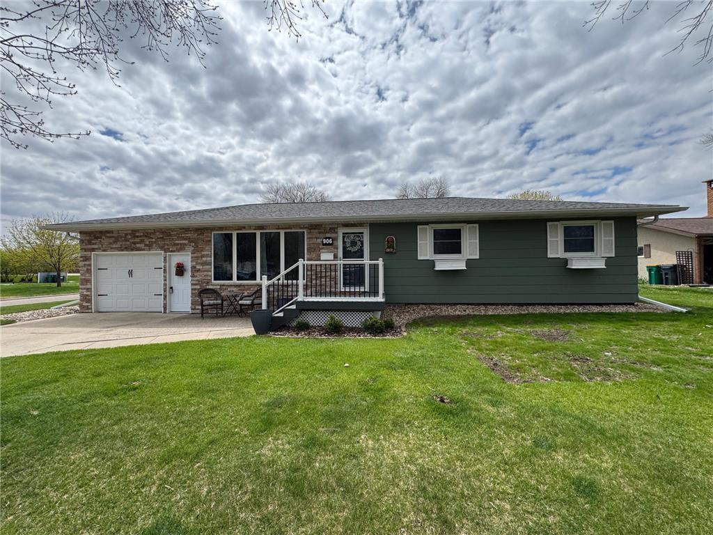 906 Willow Avenue Marshall MN 56258 7065135 image1