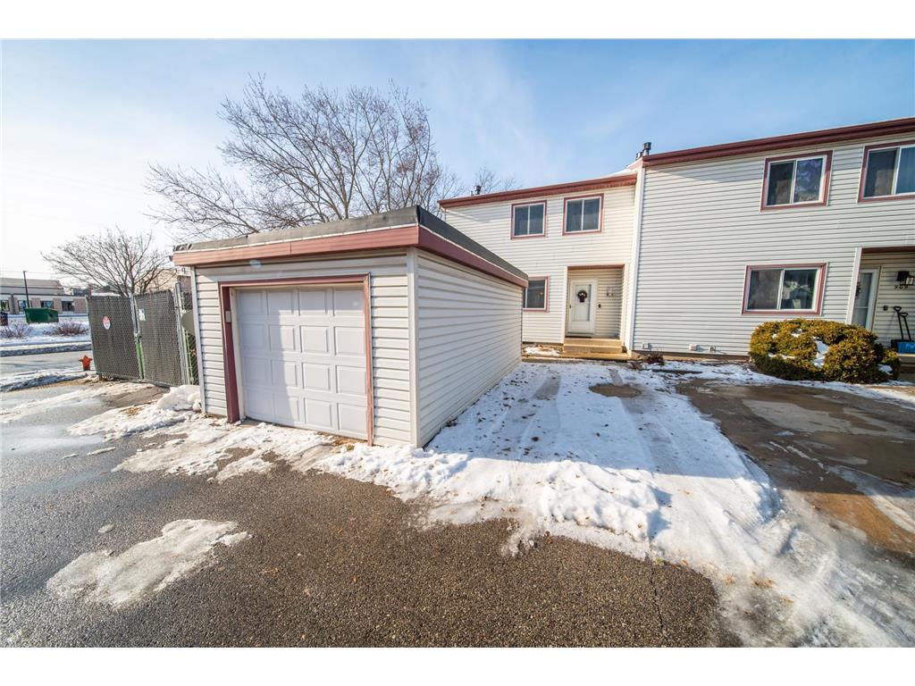 907 40th Street NW Rochester MN 55901 7002049 image1