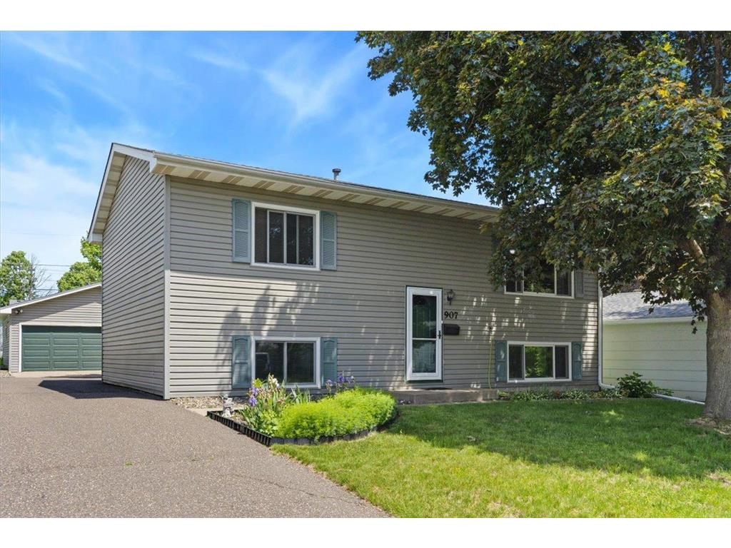 907 California Avenue W Saint Paul MN 55117 7083702 image1