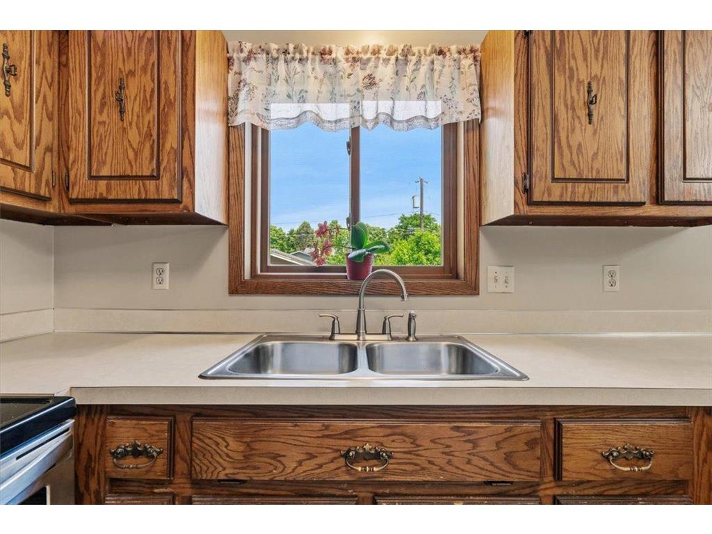 907 California Avenue W Saint Paul MN 55117 7083702 image10
