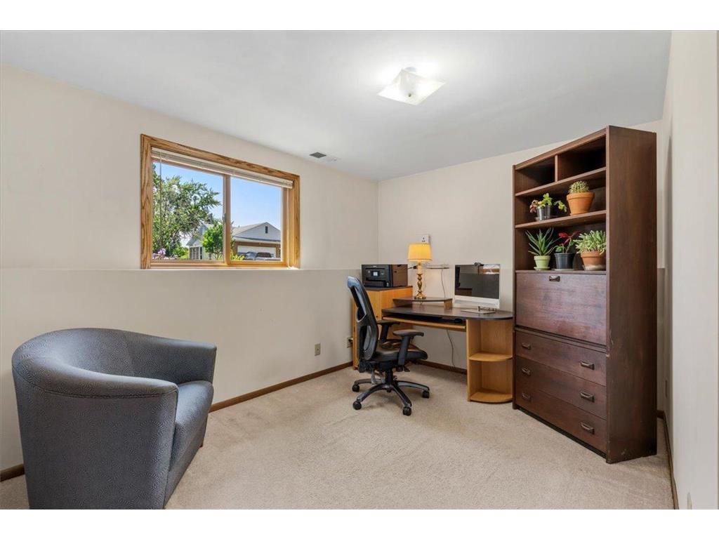 907 California Avenue W Saint Paul MN 55117 7083702 image19