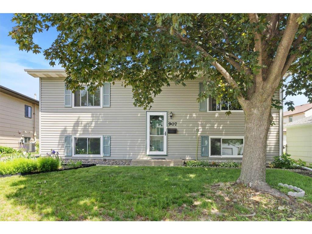 907 California Avenue W Saint Paul MN 55117 7083702 image2