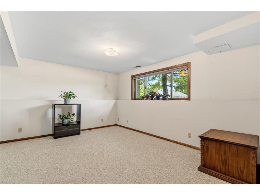 907 California Avenue W Saint Paul MN 55117 7083702 image25