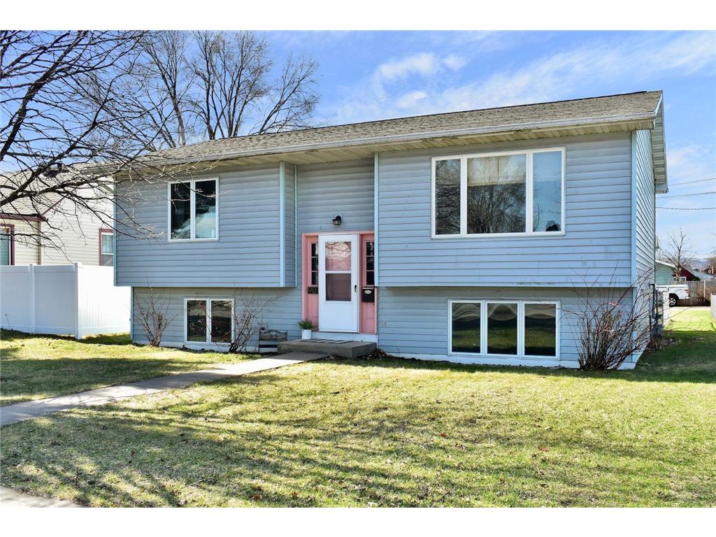 907 E 4th Street Winona MN 55987 7051039 image1