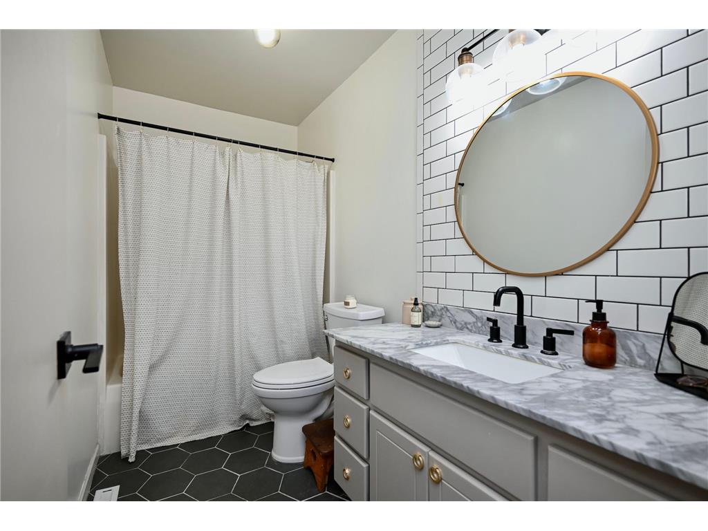 907 E 4th Street Winona MN 55987 7051039 image11
