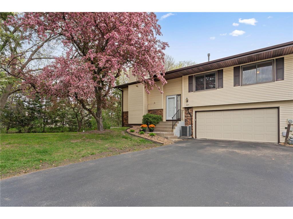 907 Heritage Court W Vadnais Heights MN 55127 7069360 image1