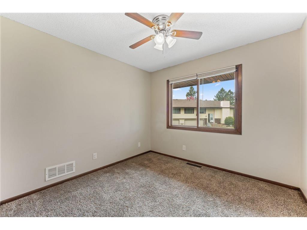 907 Heritage Court W Vadnais Heights MN 55127 7069360 image24