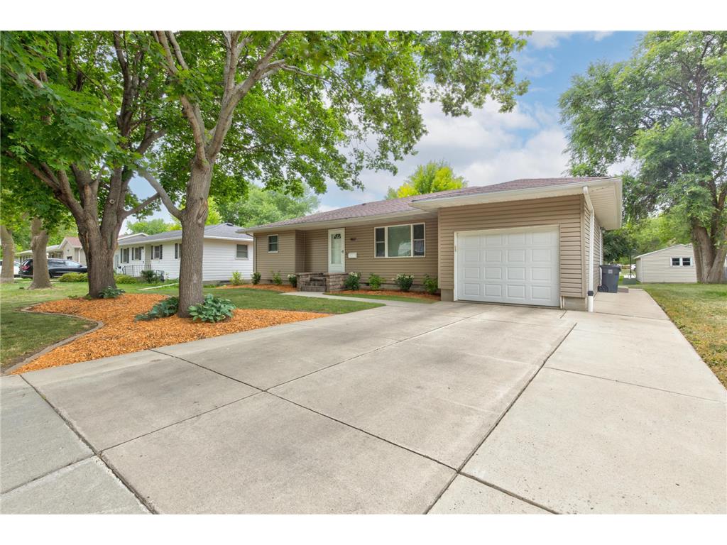 907 Pine Avenue Marshall MN 56258 6399600 image1