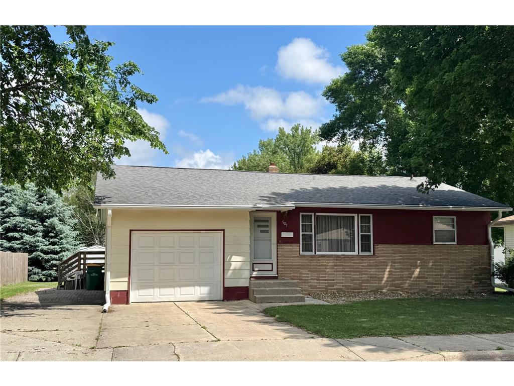907 Poplar Avenue Marshall MN 56258 7089328 image1