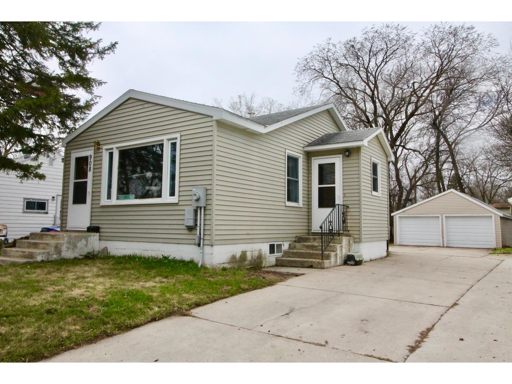 908 5th Street Se Willmar Mn 56201 Mls 5736661 Edina Realty